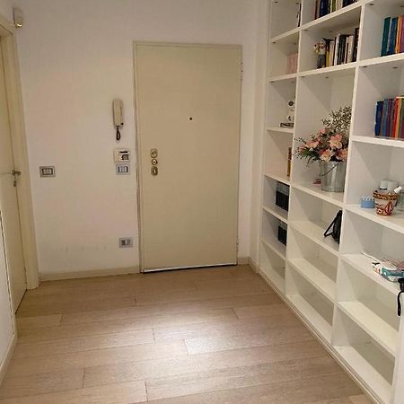Lovely Apartment In The New Porta Nuova Area Milaan Buitenkant foto
