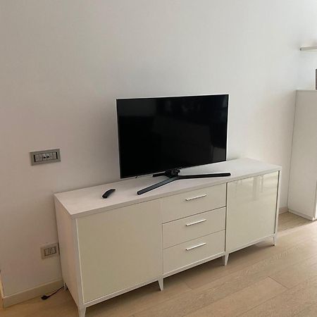 Lovely Apartment In The New Porta Nuova Area Milaan Buitenkant foto