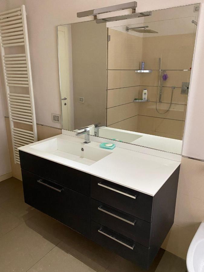 Lovely Apartment In The New Porta Nuova Area Milaan Buitenkant foto