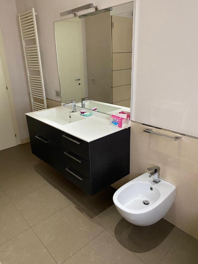 Lovely Apartment In The New Porta Nuova Area Milaan Buitenkant foto